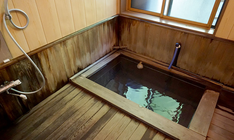 下風呂温泉の湯舟