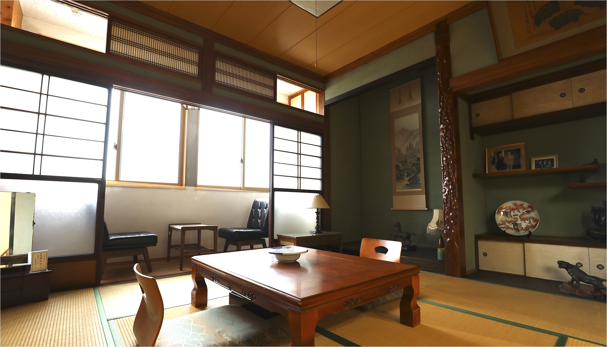 井上靖が宿泊した「長谷旅館」を再現した客室　二階展示室