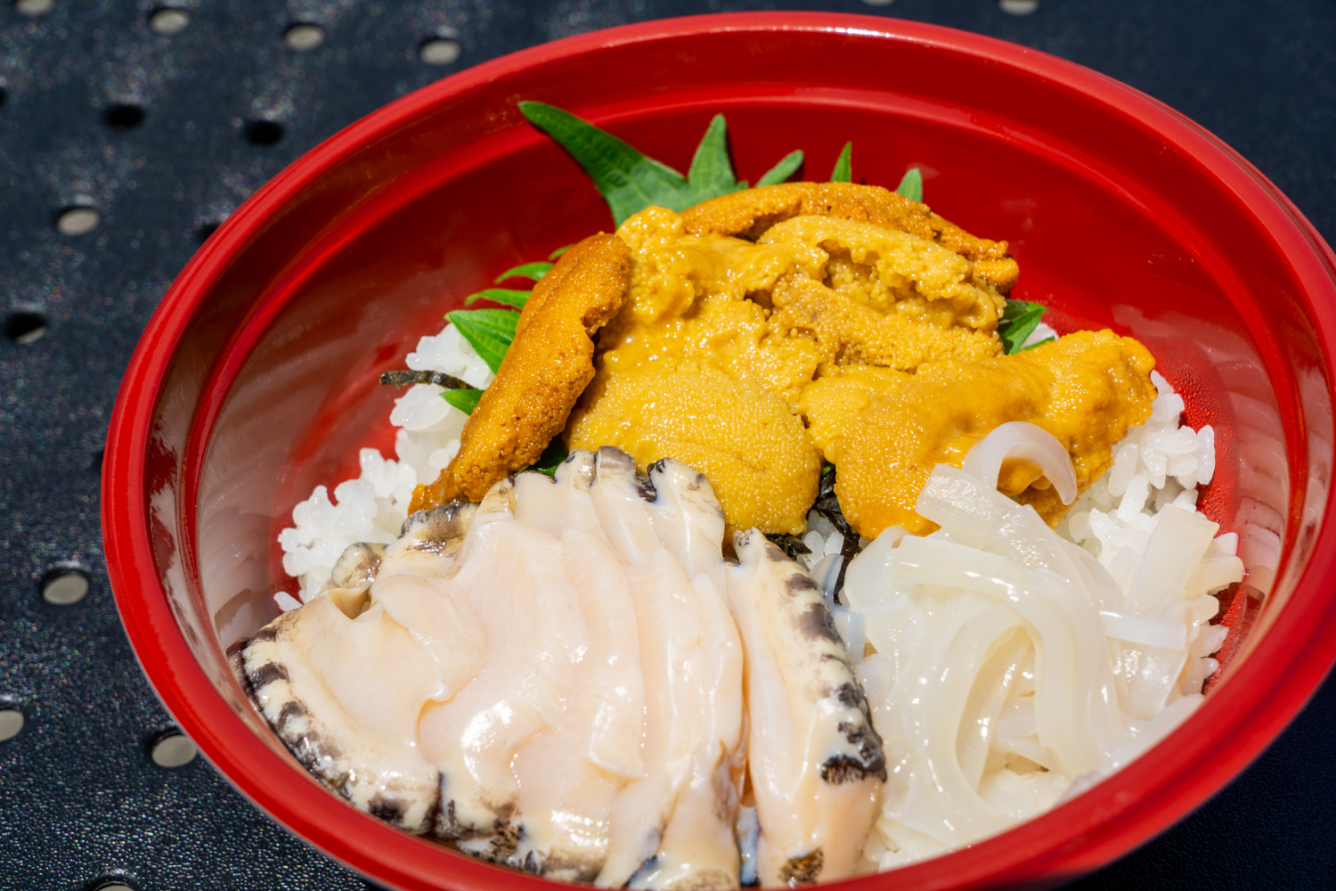 「ゆかい村海鮮どんぶり祭り」海鮮三色丼